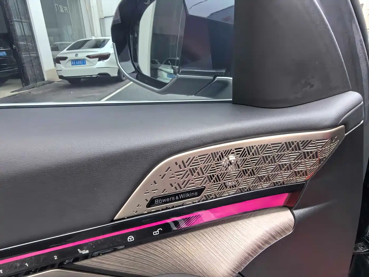 BMW 5 Series 2025 530Li Premium M Sport Package фото 5