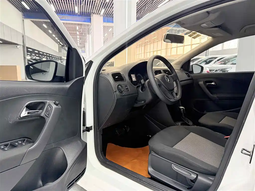 Volkswagen Polo 2018 1.5L Auto Safe Drive фото 4