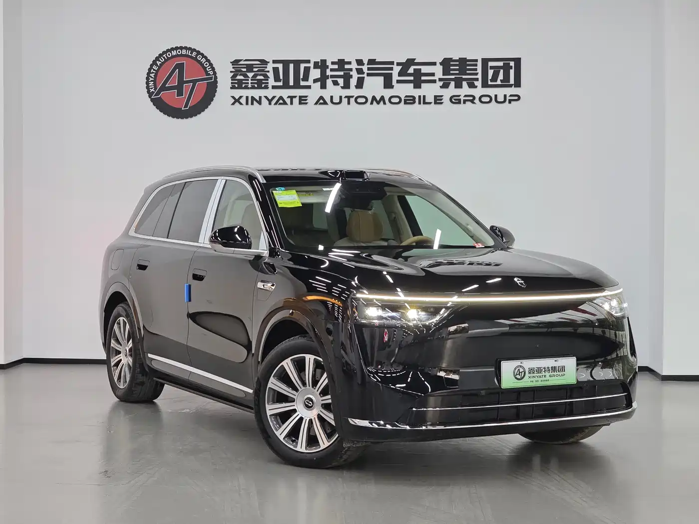 AITO Wenjie AITO M8 2025 Extended Range Max 37kWh 5-Seater фото 3
