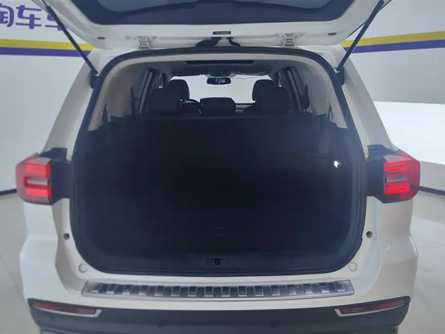 ROEWE RX8