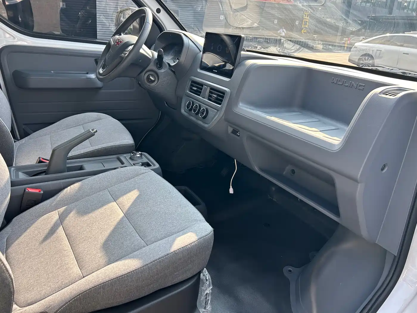 Wuling Motors Wuling Yangguang 2024 2024 300km Comfort Passenger Version 60kW