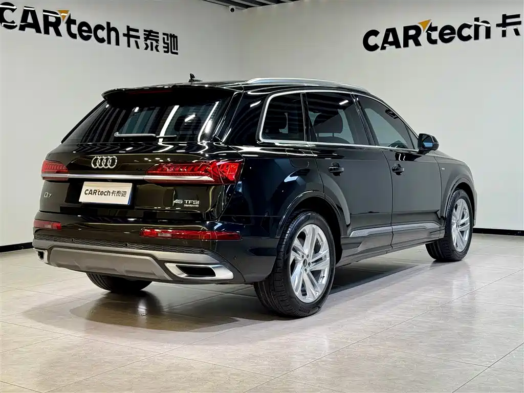 Audi Q7 2023 45 TFSI quattro S line Sport фото 4