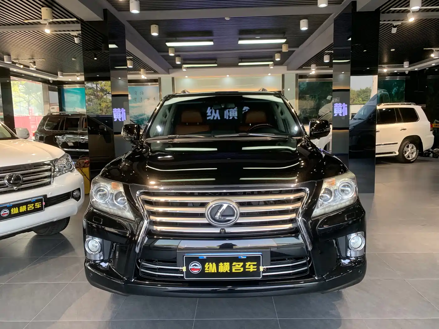 Lexus LX 2013 570 фото 2