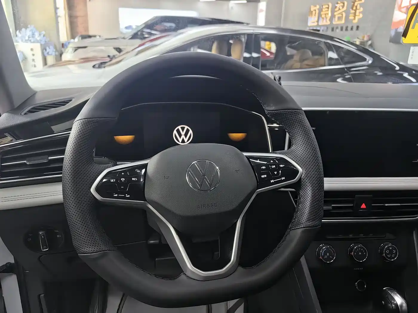 Volkswagen Tiguan L 2023 330TSI Auto 2WD Comfort Edition фото 15