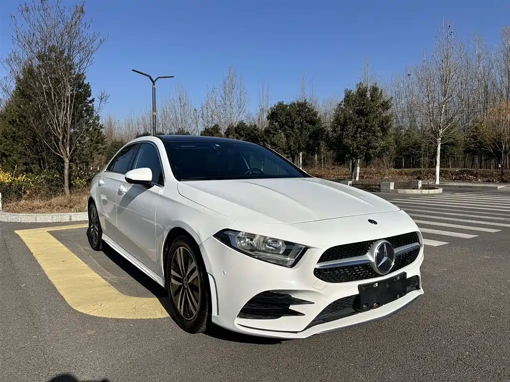 Mercedes-Benz A-Class 2020 A 180 L Sport Sedan фото 3