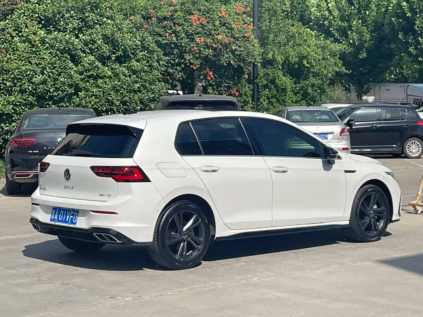 VOLKSWAGEN GOLF