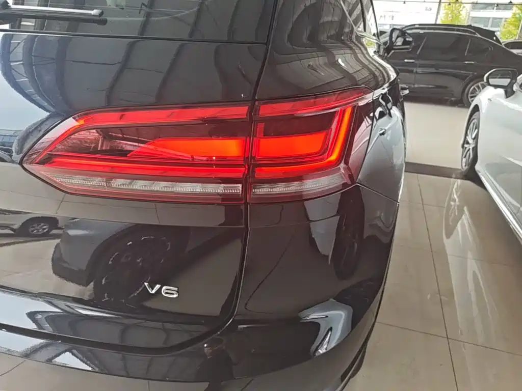 Фото 24 - Volkswagen Touareg