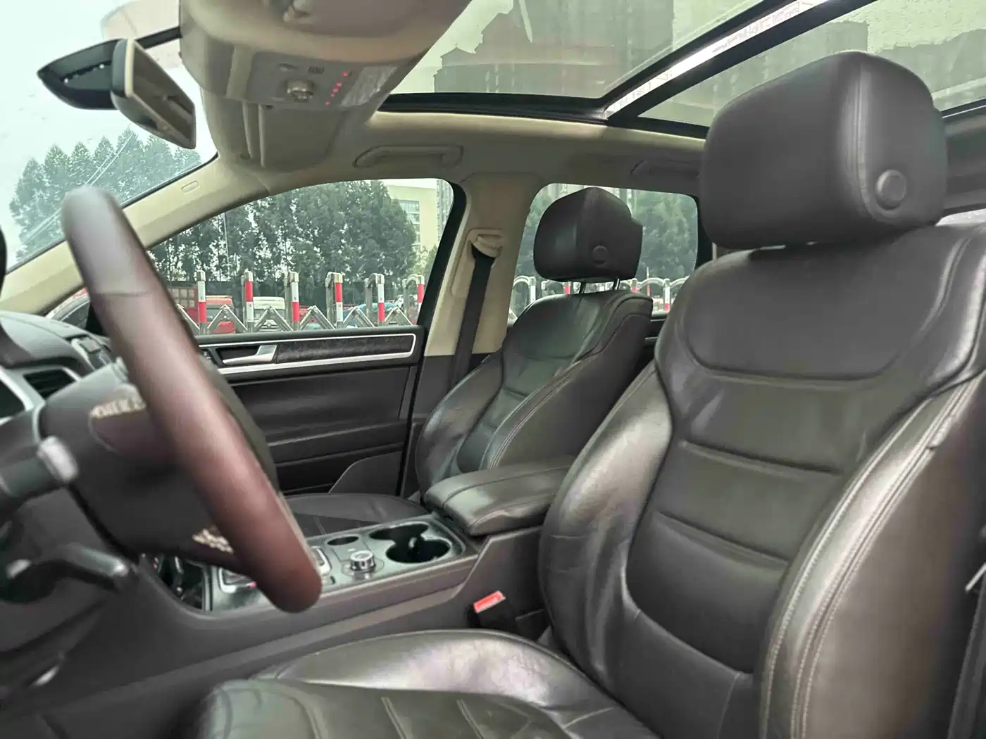 Volkswagen Touareg 2012 R-Line High Spec фото 11