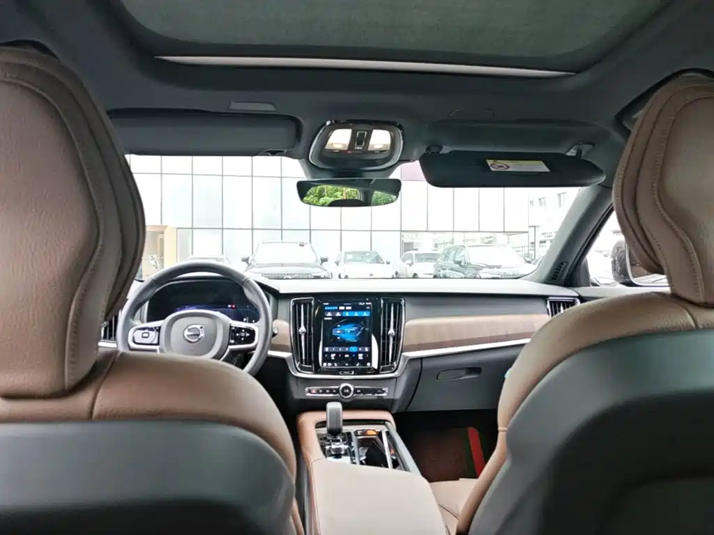 Photo 23 - Volvo V90