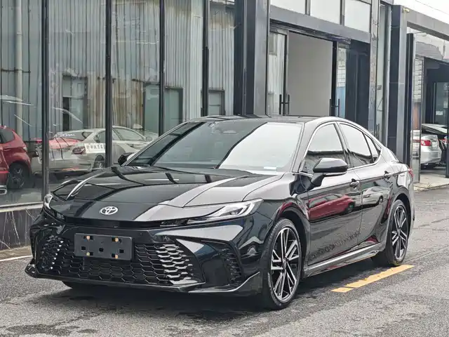 TOYOTA CAMRY 2025
