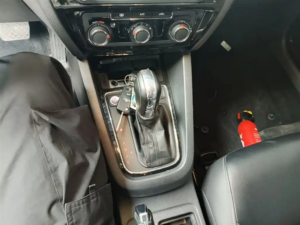 Volkswagen Sagitar 2018 1.6L Automatic Comfort фото 14
