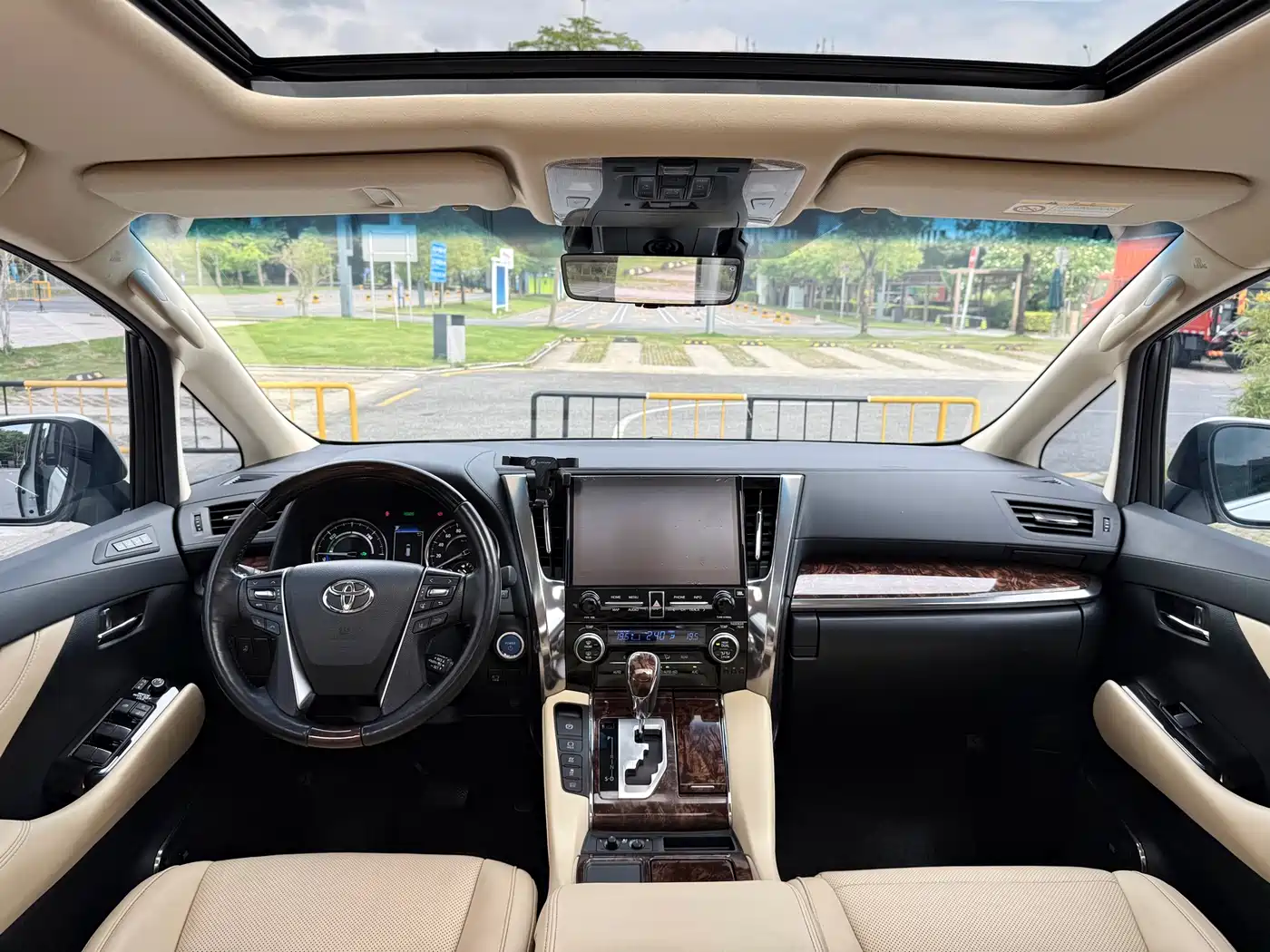 Toyota Alphard 2021 Hybrid 2.5L Luxury фото 8