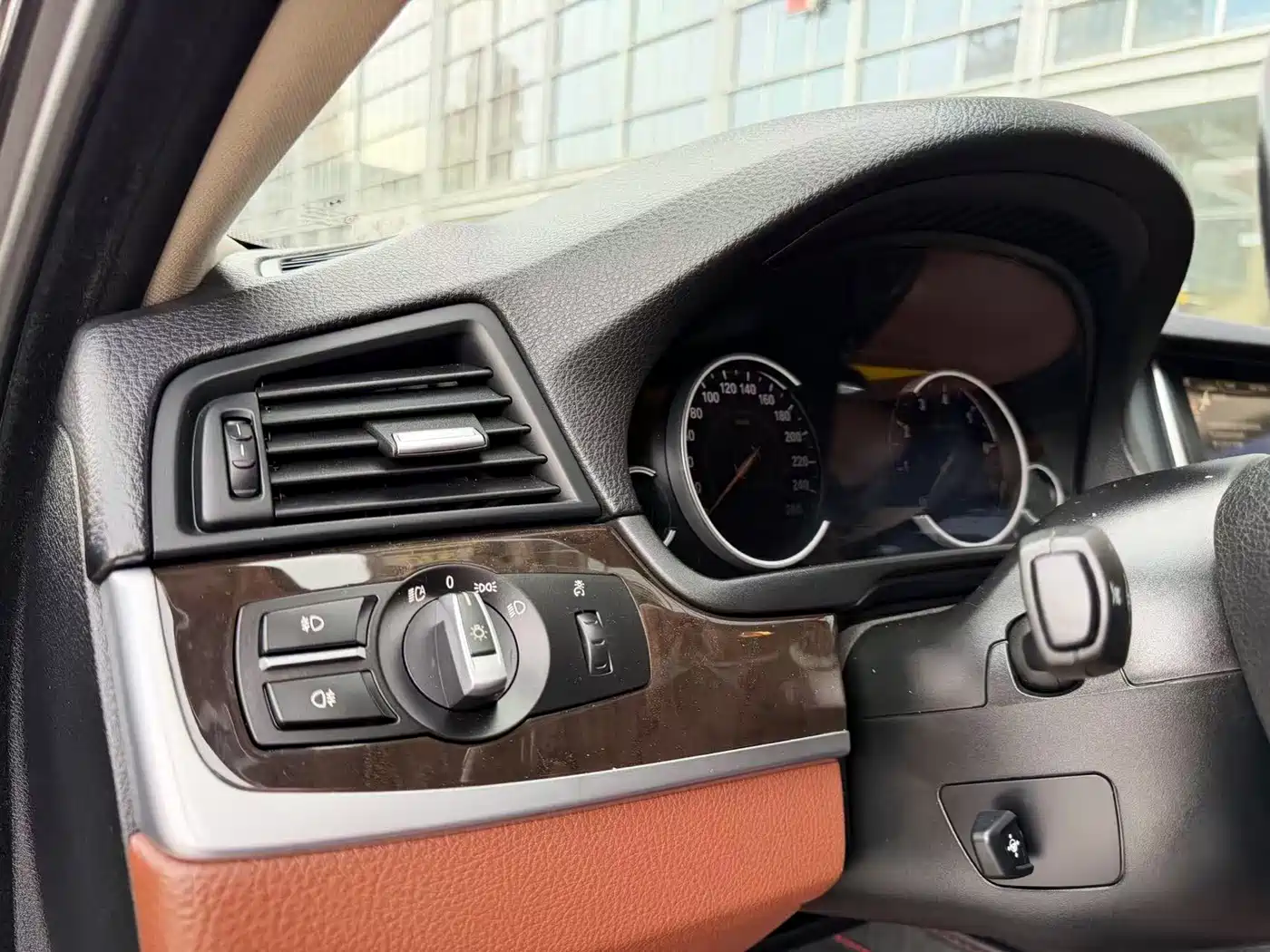 BMW 5 Series 2017 525Li Leading Edition фото 17