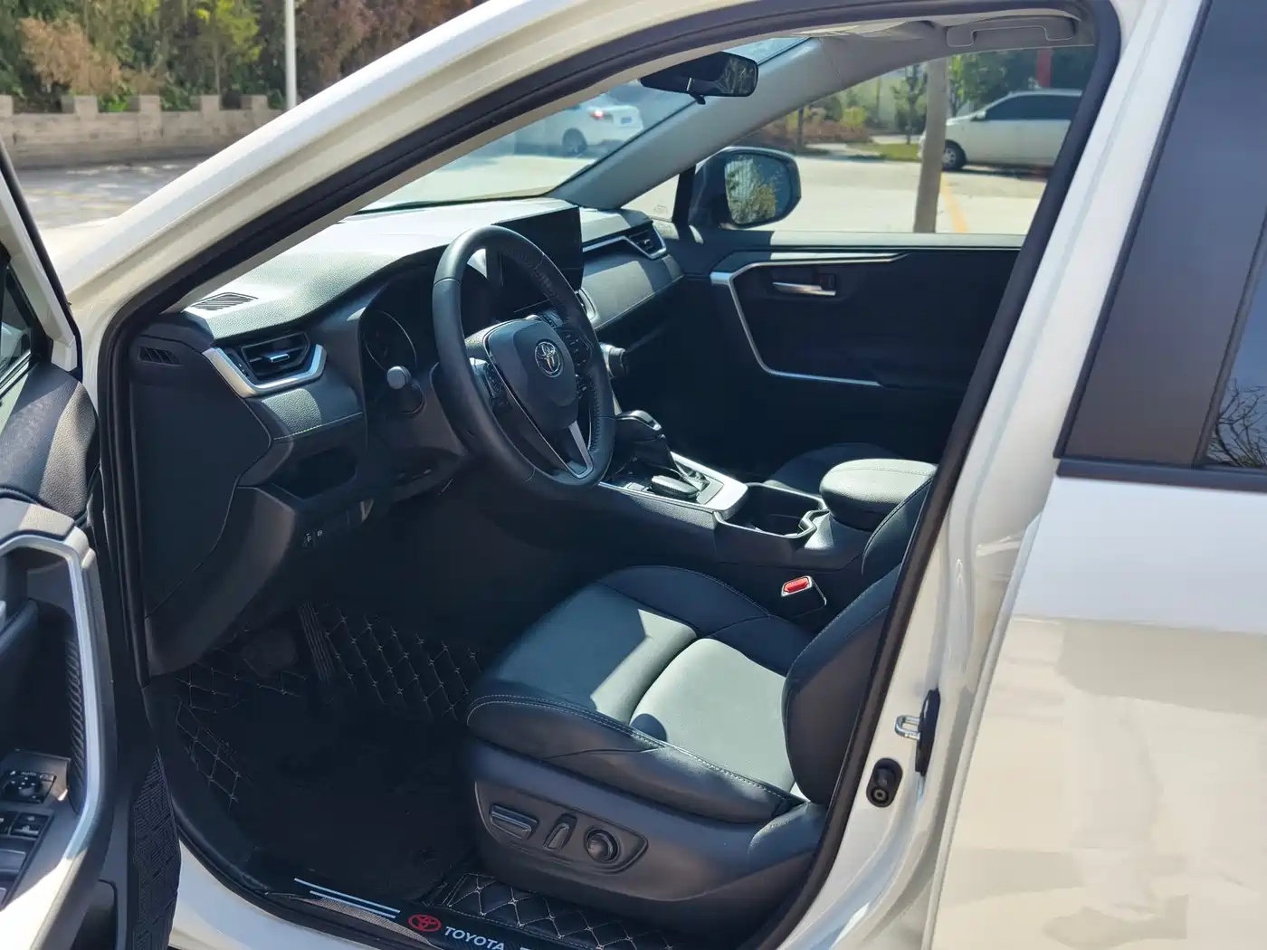 Toyota Wildlander 2024 2.0L CVT 2WD Urban Edition фото 14