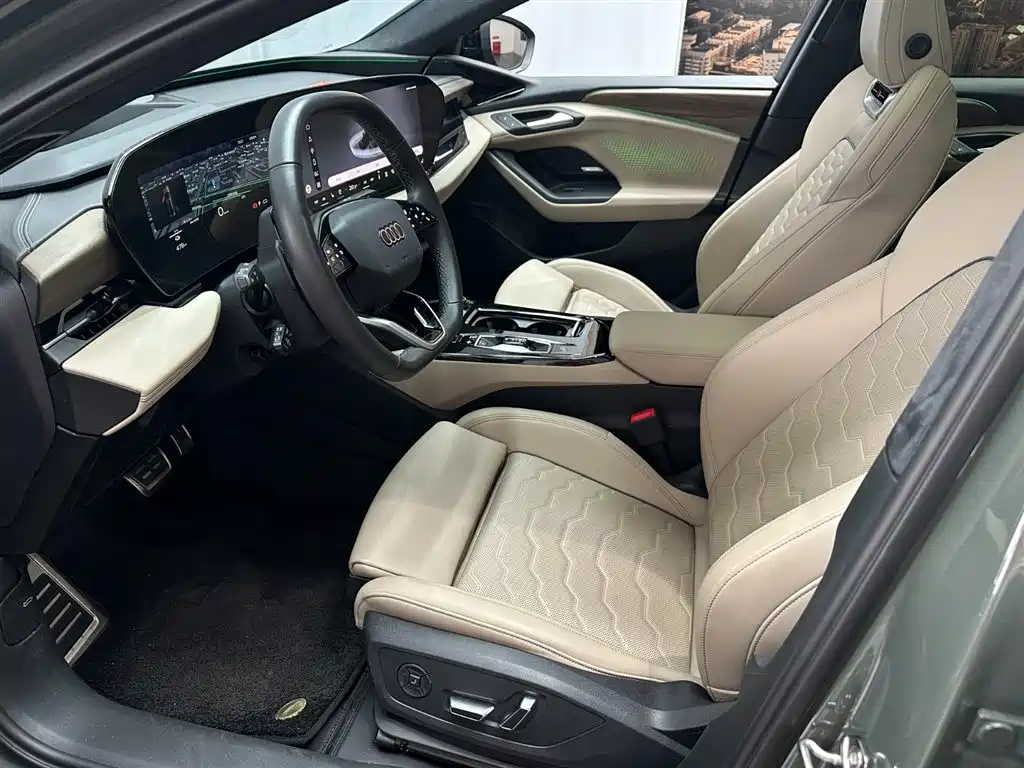 Фото 20 - Audi A6L e-tron