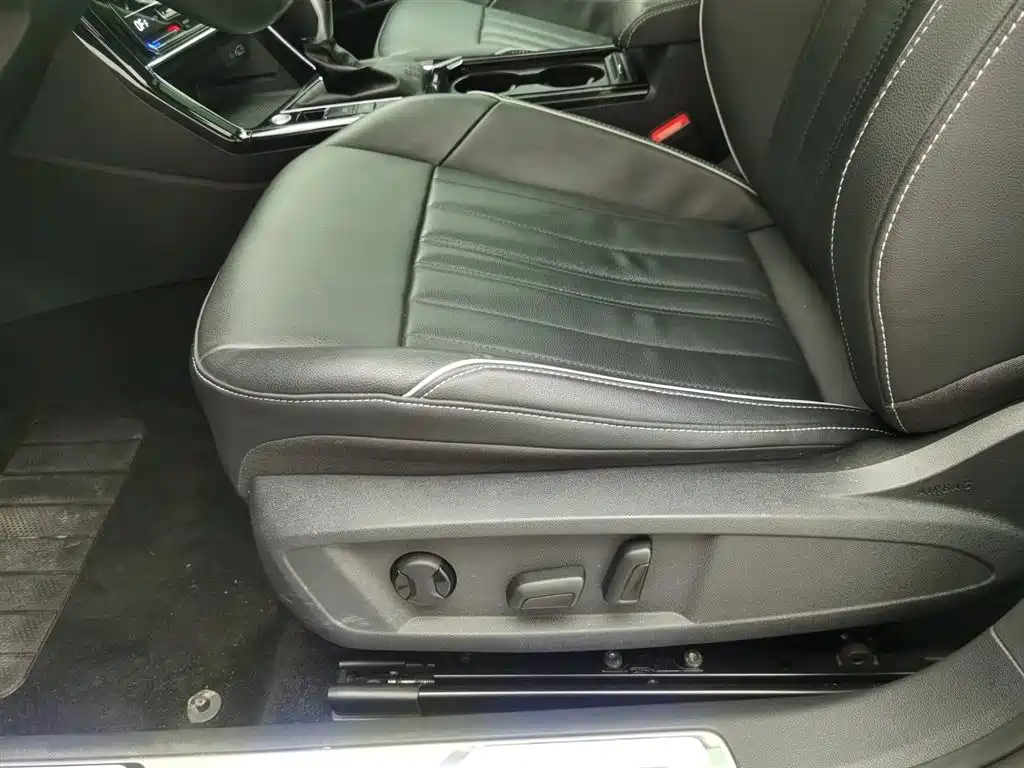 VOLKSWAGEN PASSAT NEW ENERGY