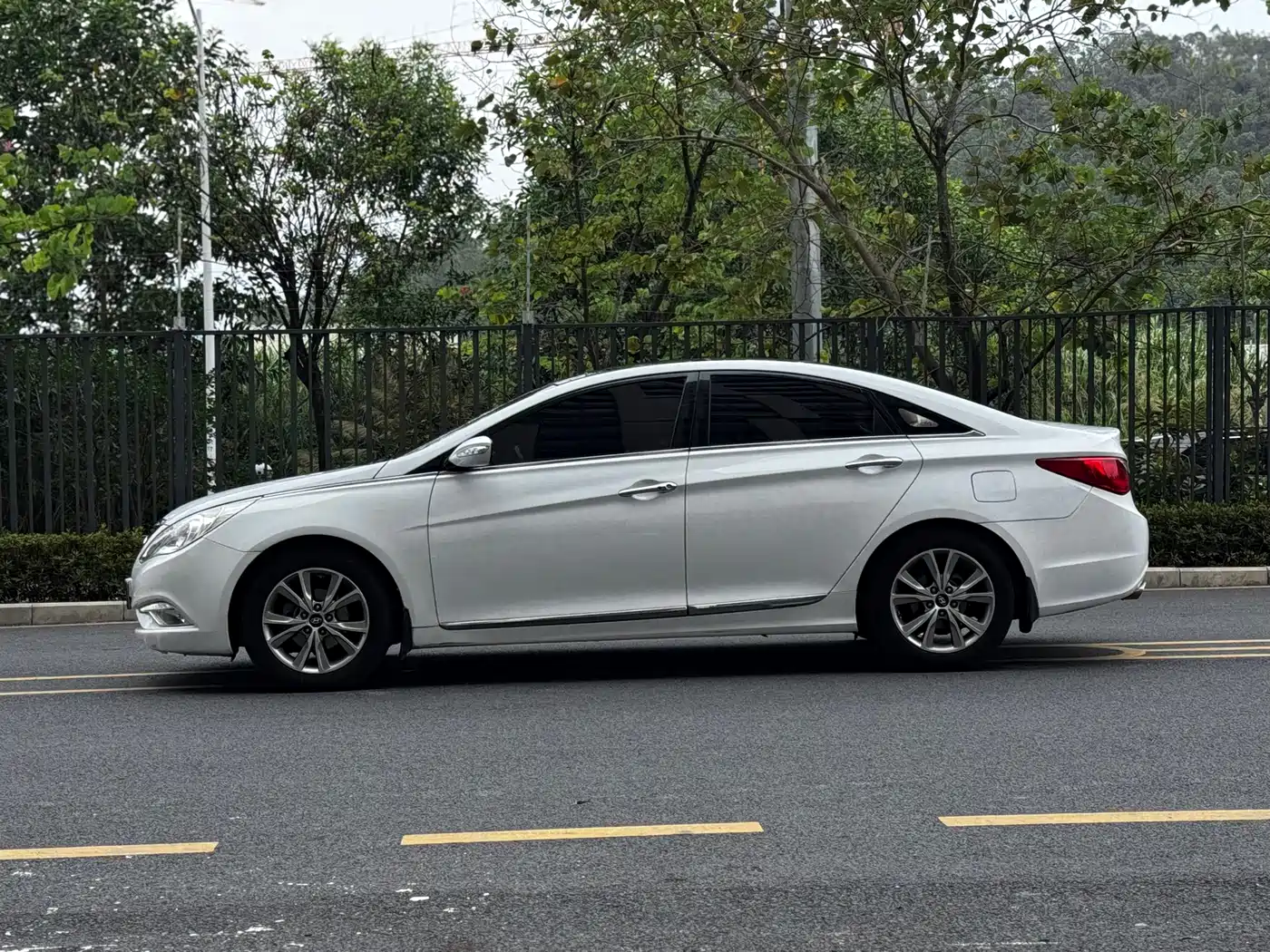 Hyundai Sonata 2014 2.4L Automatic Leading Edition China V фото 8