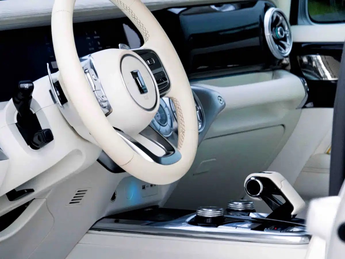 TANK CO CREATION TANK 300