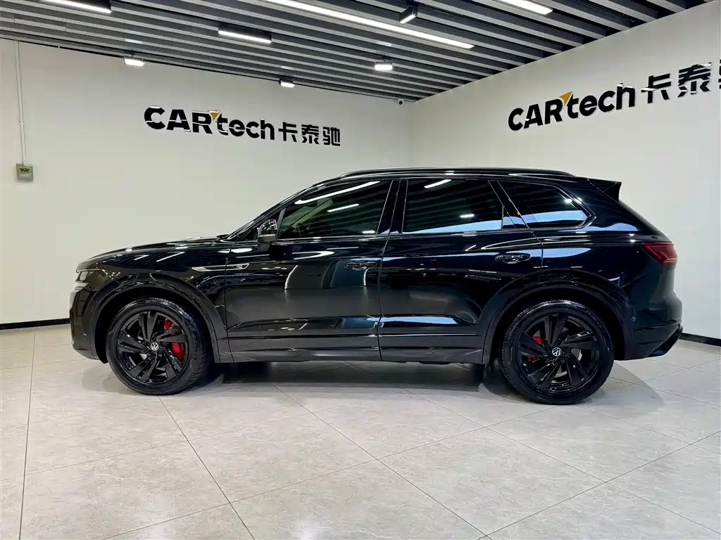 Volkswagen Touareg 2023 3.0TSI R-Line Black Sports Package фото 7