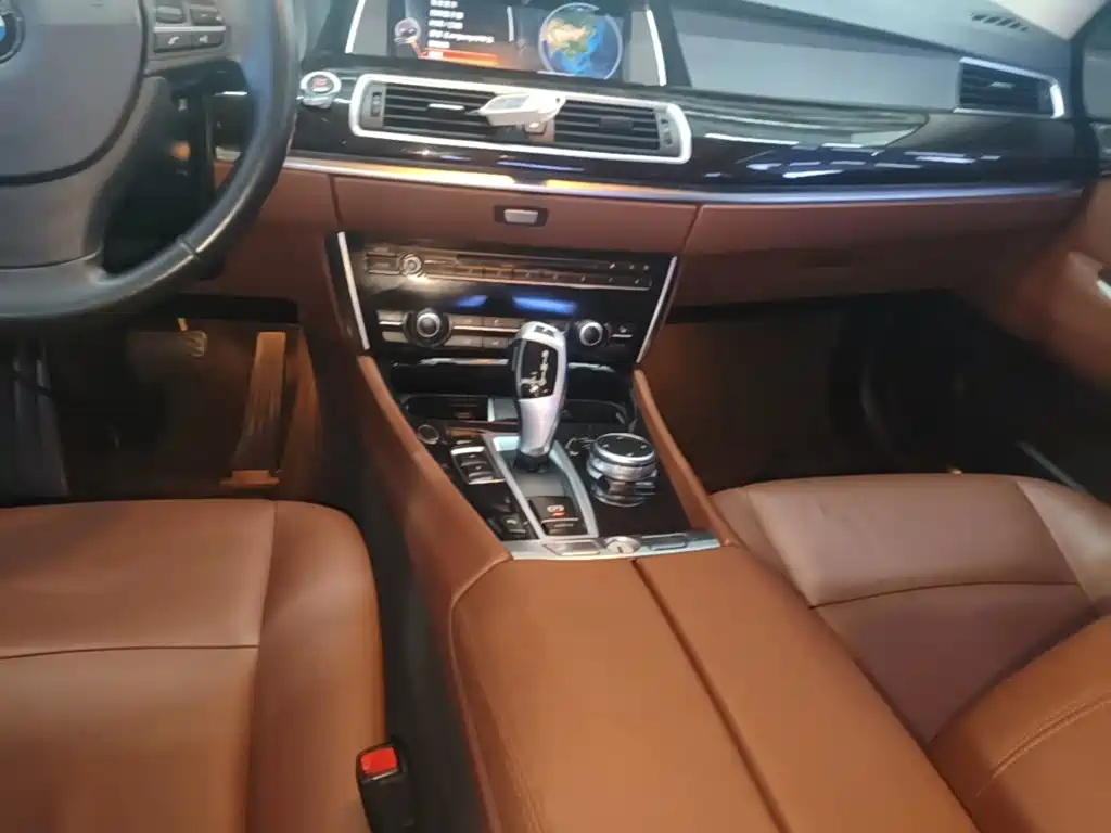 Photo 14 - BMW 5 Series GT