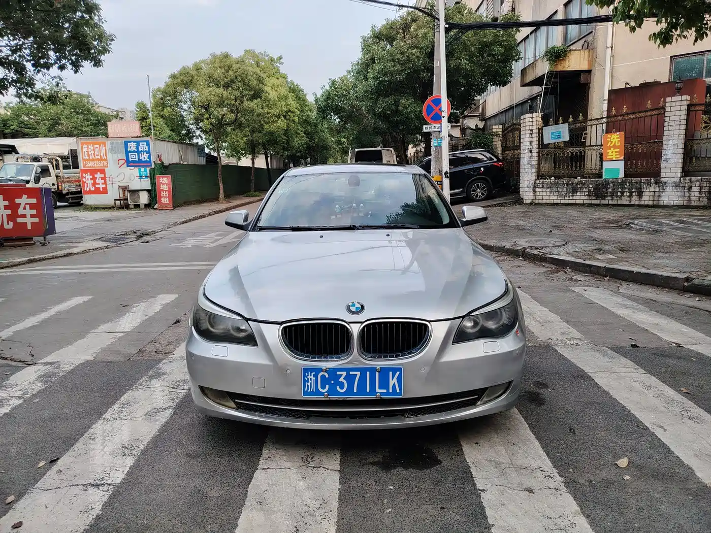BMW 5 Series 2010 520Li Leading фото 2