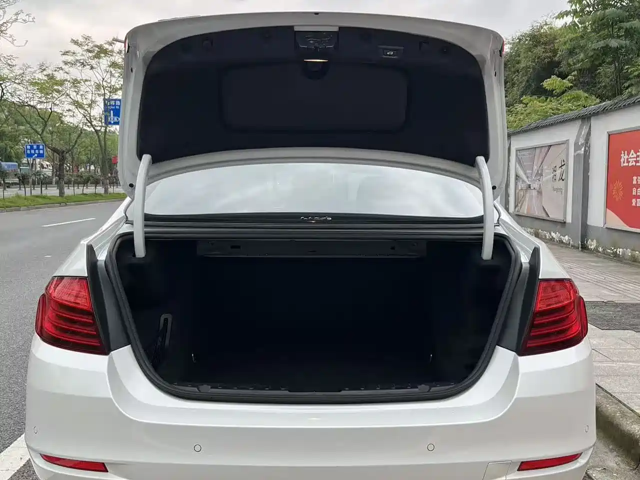 BMW 5 Series 2014 528Li xDrive Premium фото 17