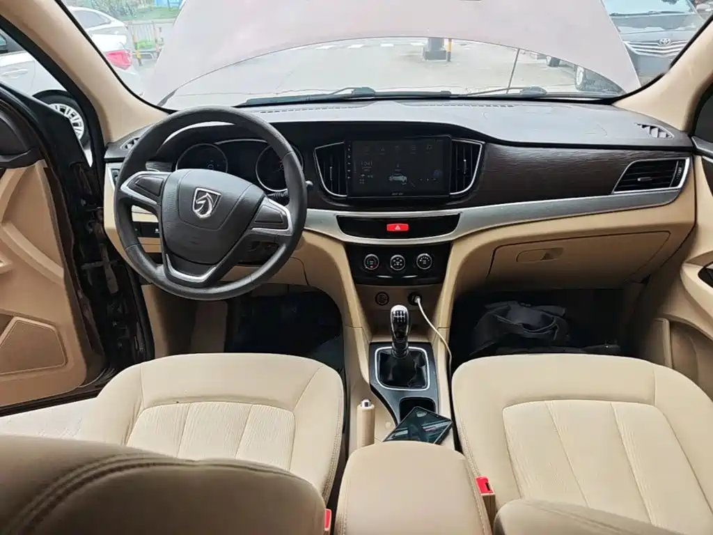 Baojun 730 2021 2019 1.5L Manual Value Edition 7-Seater China VI