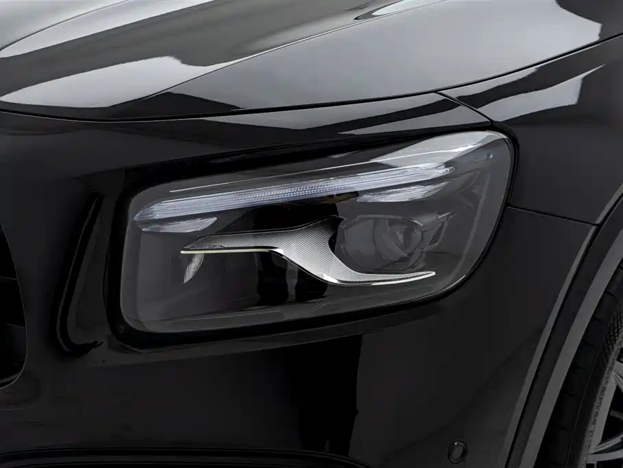 MERCEDES-BENZ GLB AMG