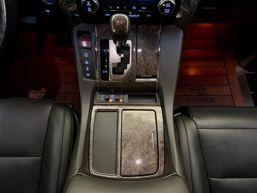 Toyota Vellfire 2021 Crown Hybrid 2.5L HV Premium Edition фото 23