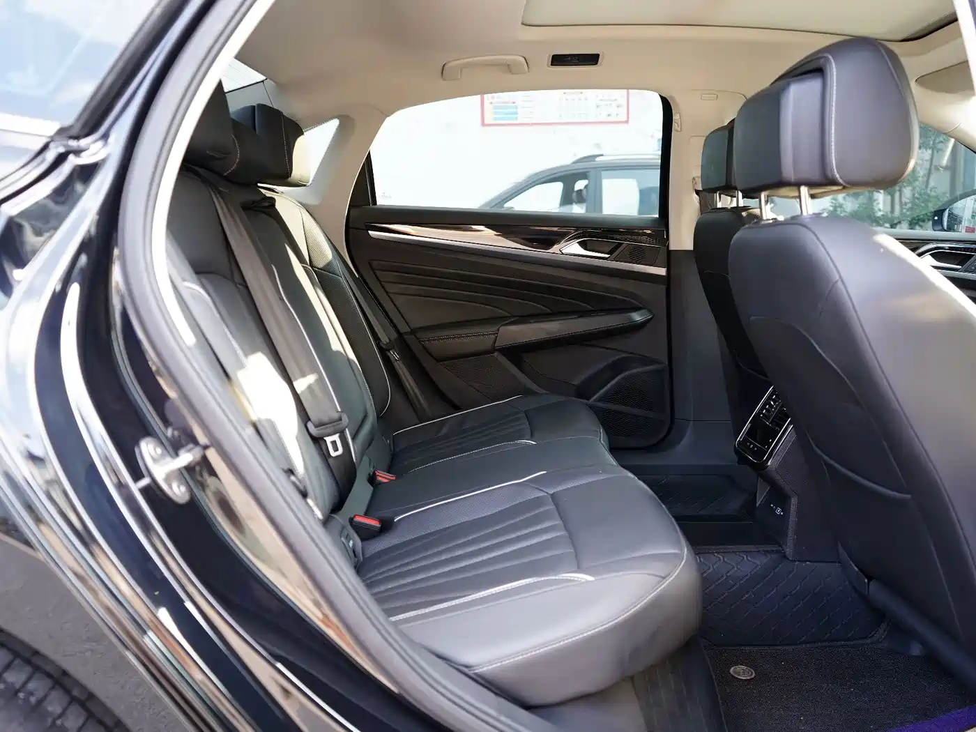 صورة 6 - Volkswagen Passat