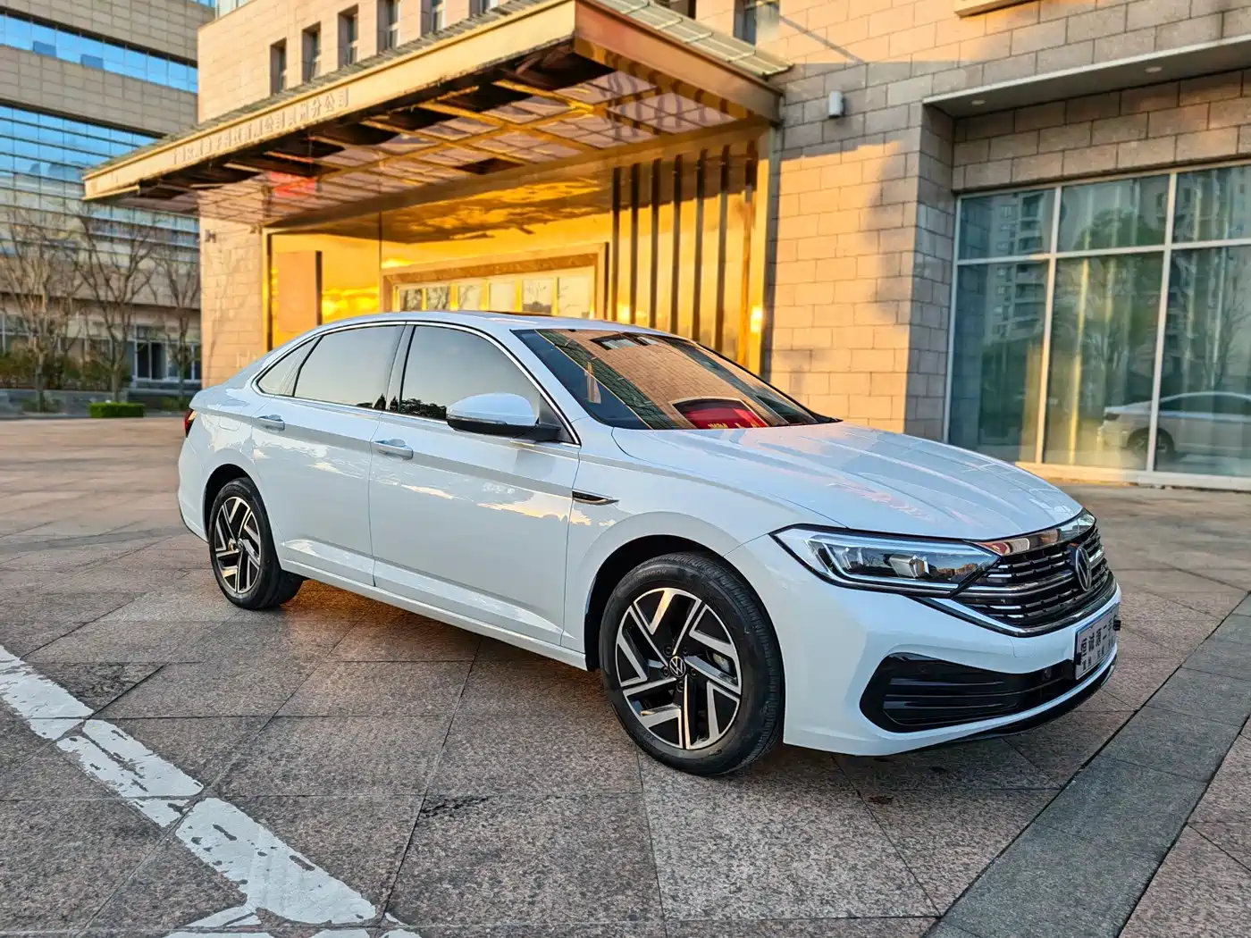Volkswagen Sagitar 2023 300TSI DSG Excellence Edition фото 3