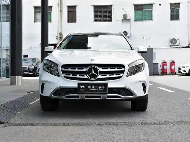 Mercedes-Benz GLA 2017 GLA 200 Dynamic — фото 2