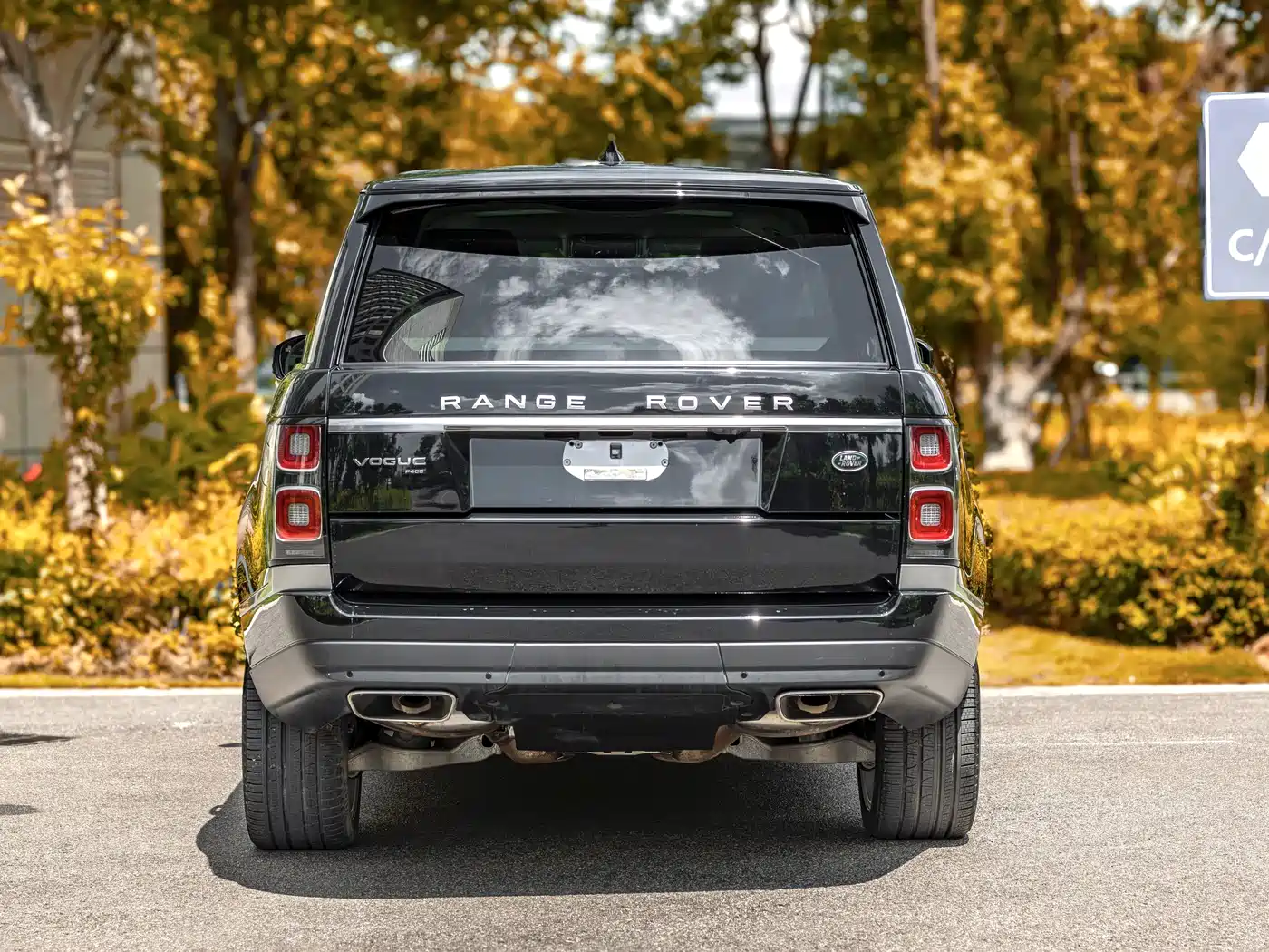 Land Rover Range Rover 2021 3.0 L6 Heritage Extended Classic Edition фото 5