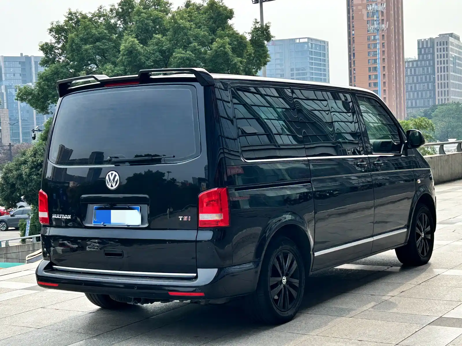 Photo 4 - Volkswagen Multivan