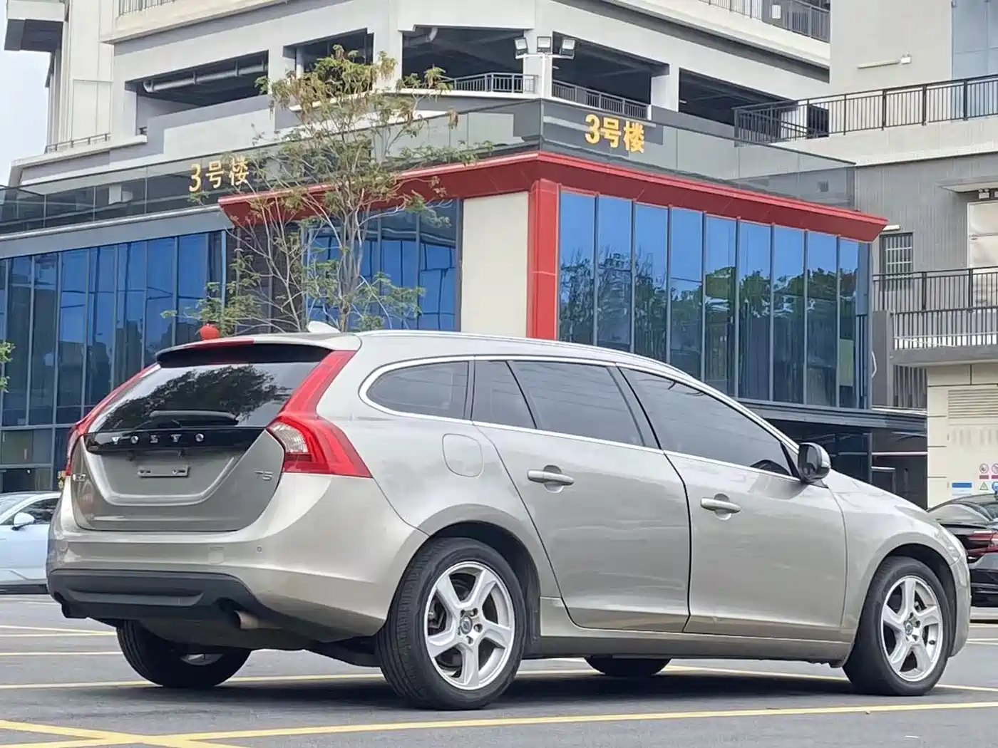 Фото 5 - Volvo V60