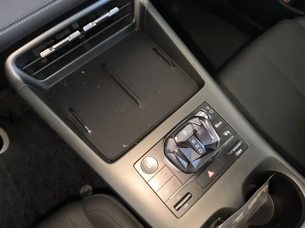 BYD Qin PLUS 2025 DM-i Smart Drive 55KM Leader фото 14