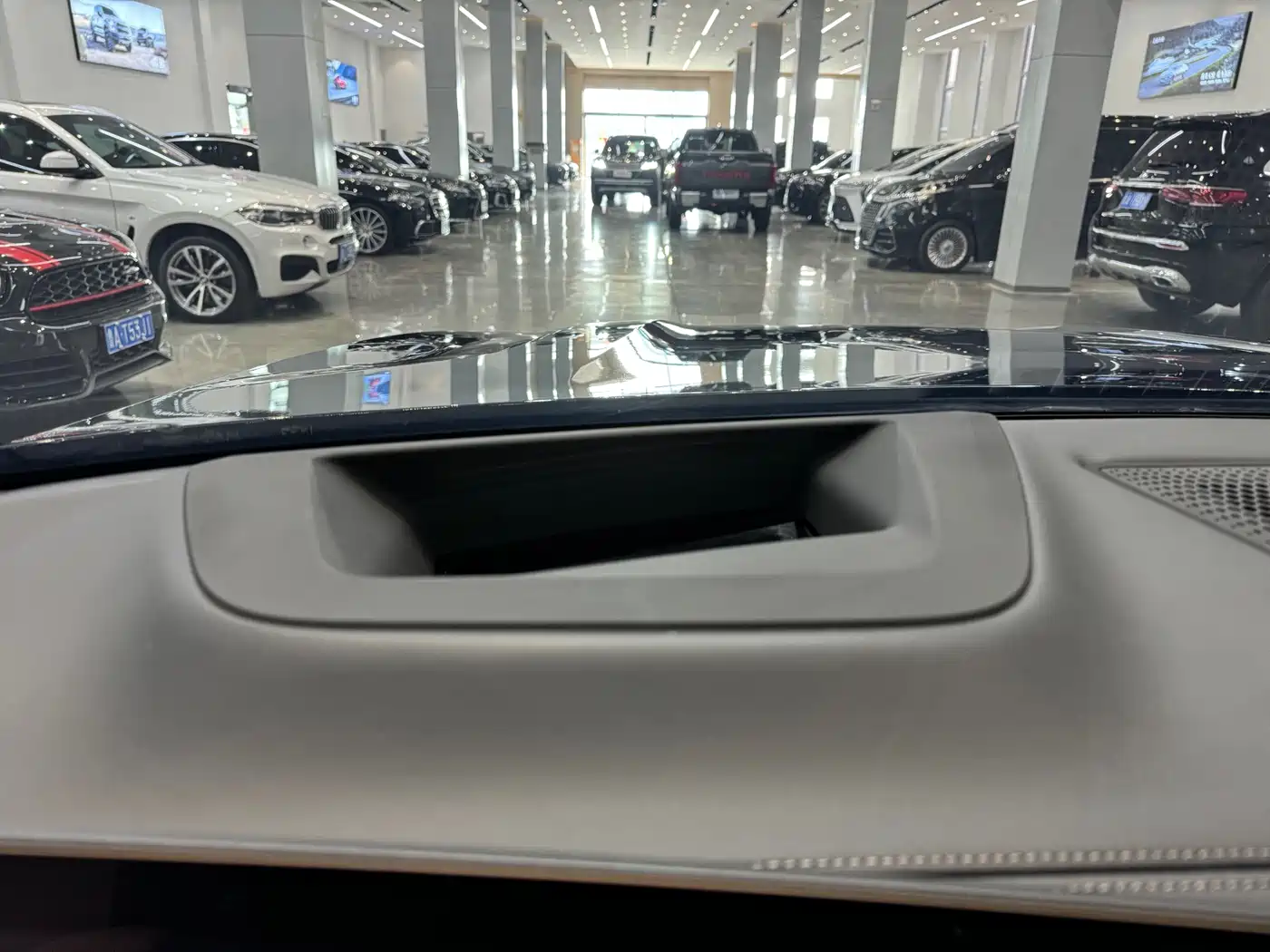 BMW X7 2023 xDrive40i Exclusive M Sport Package фото 15