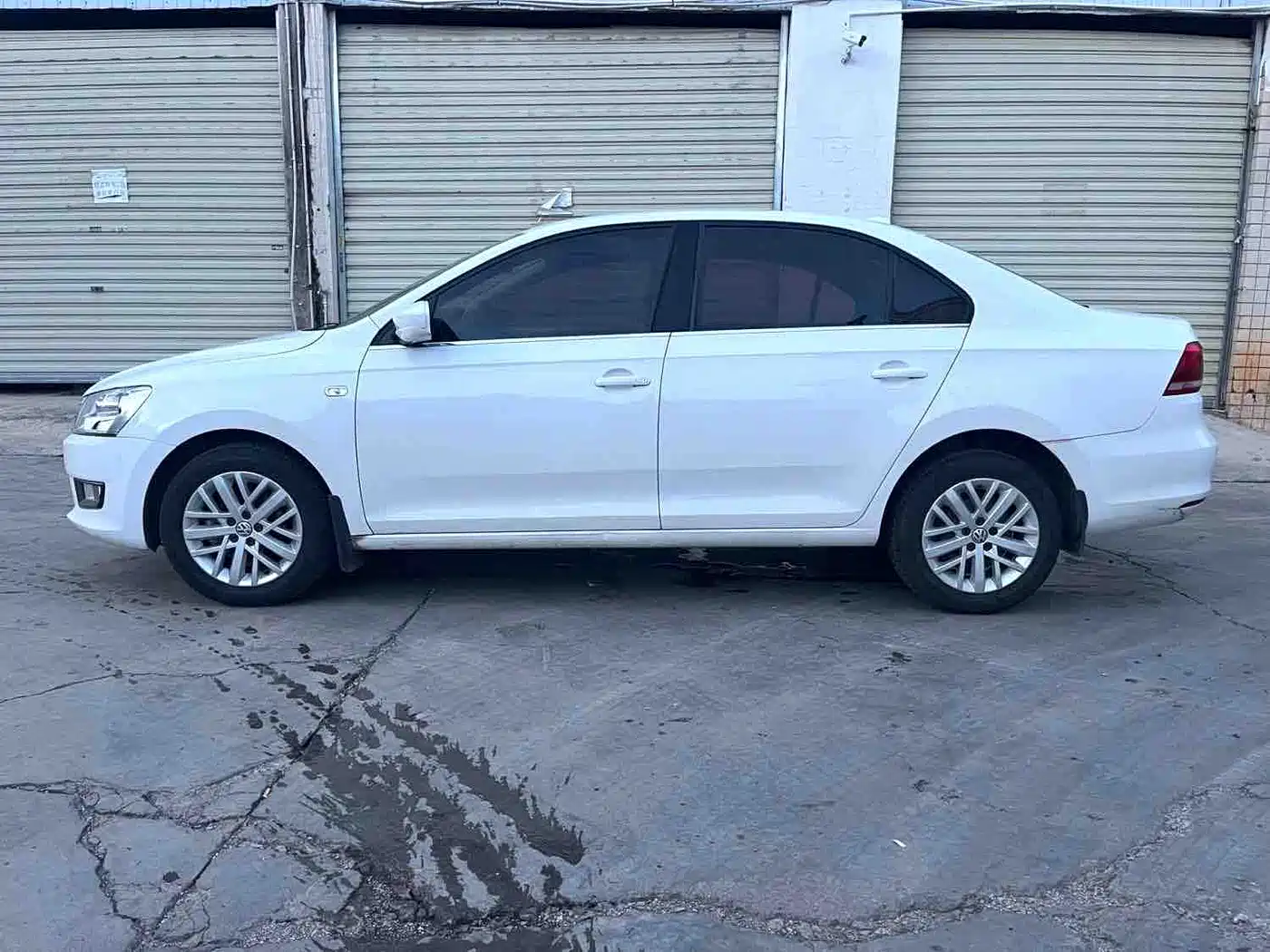 Volkswagen Santana 2014 2013 Model 1.6L Automatic Luxury Edition