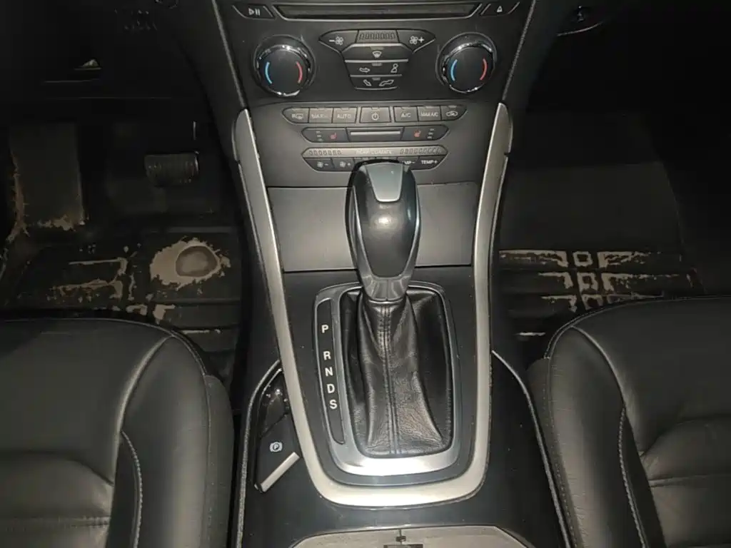 Фото 14 - Ford Edge