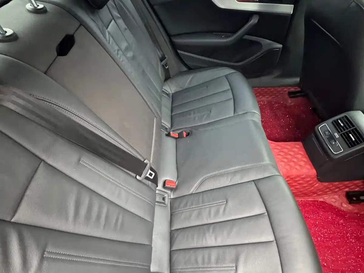 Фото 11 - Audi A4L