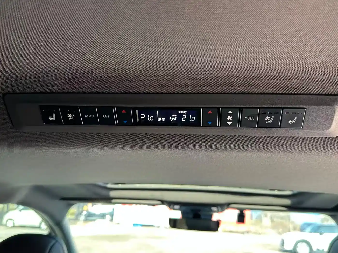 Toyota Sienna 2023 2.5L Hybrid Premium Edition фото 8