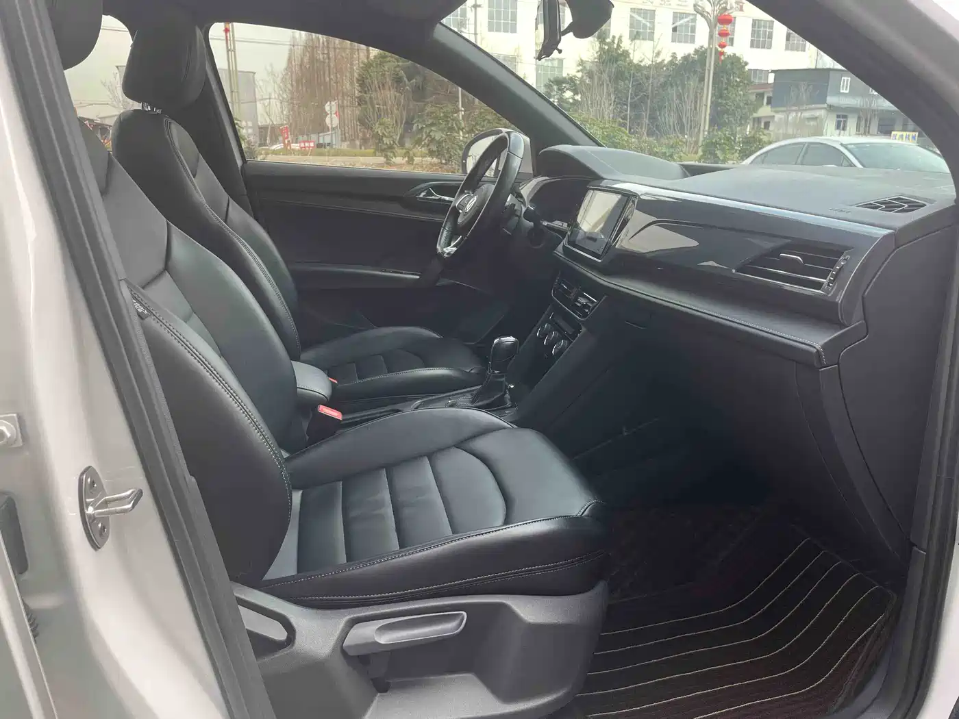 Volkswagen Tharu 2021 Model 280TSI 2WD R-Line фото 7