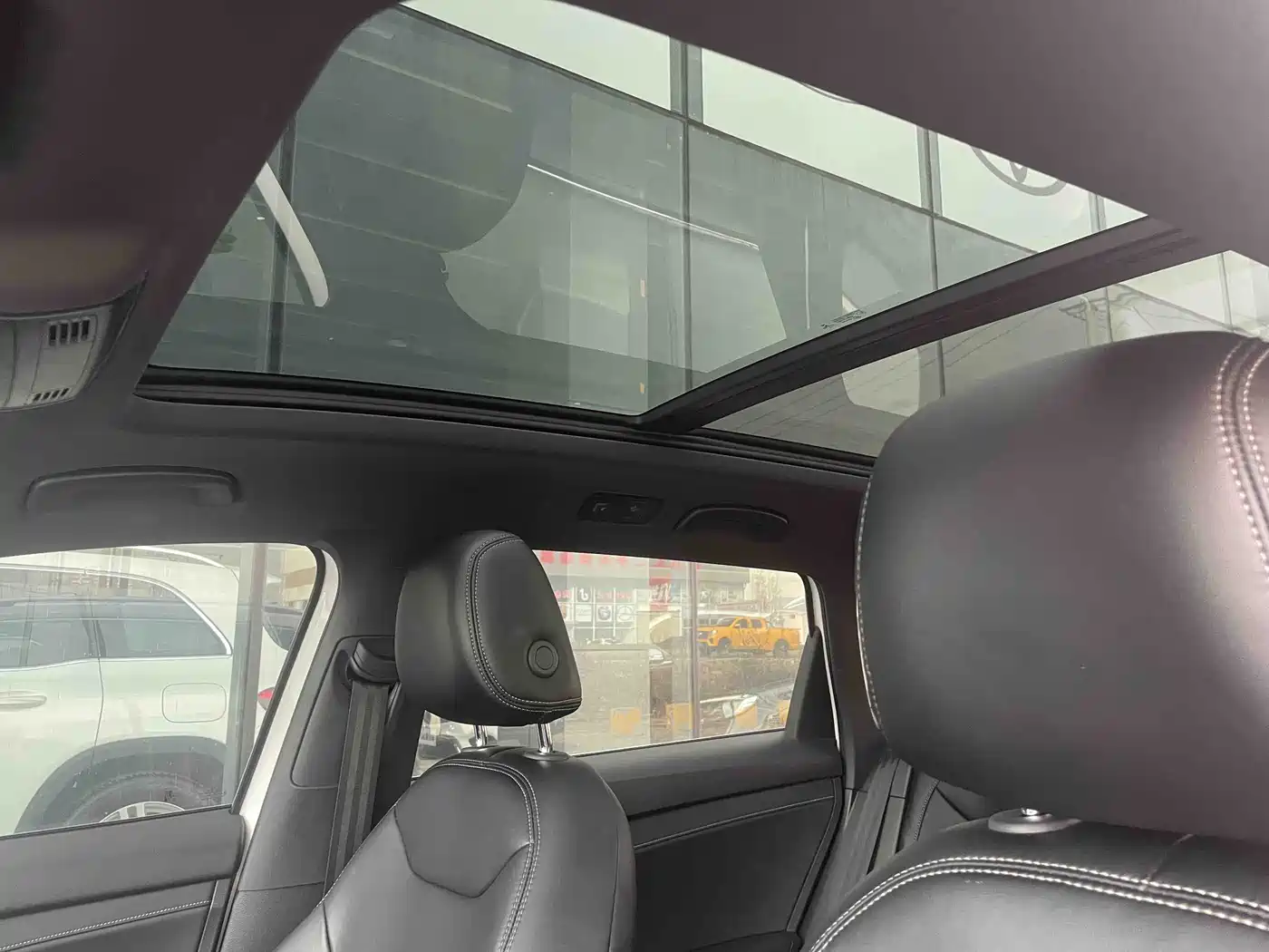 Volkswagen Tharu 2021 Model 280TSI 2WD R-Line фото 19