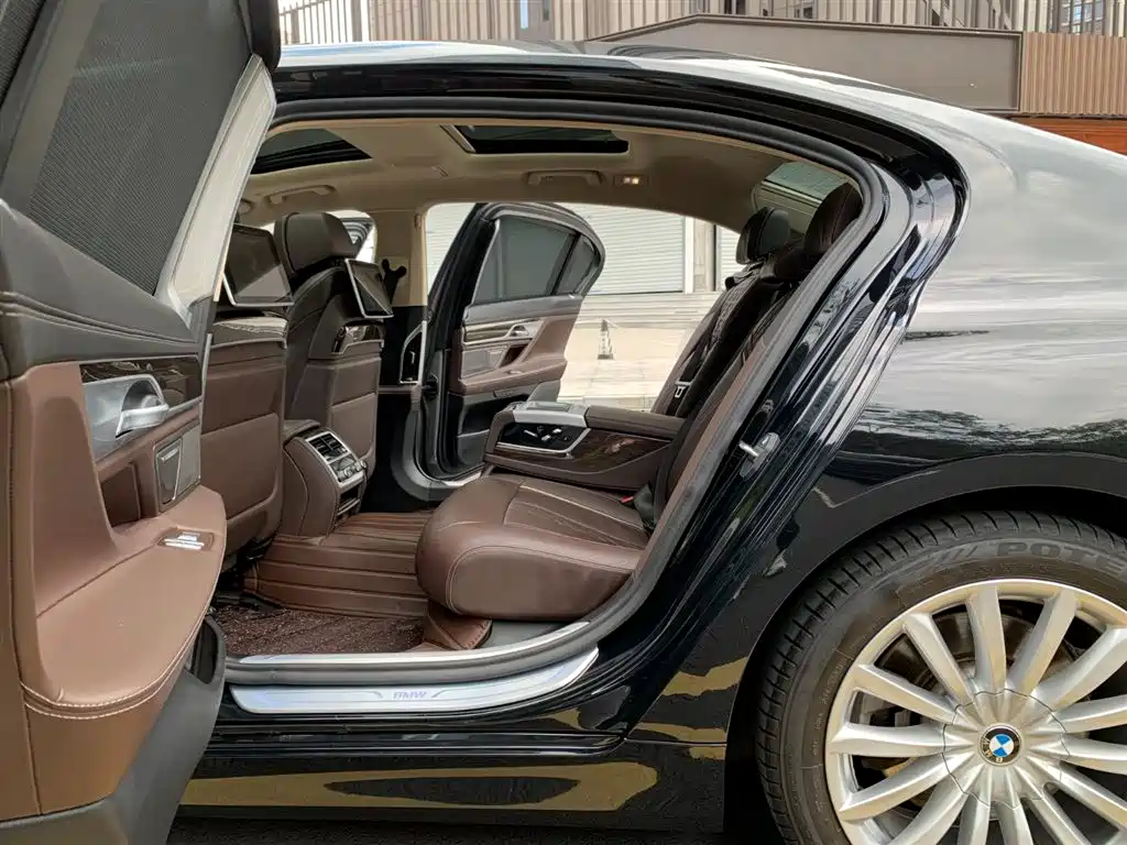 BMW 7 Series 2021 Model 730Li Luxury Package фото 15