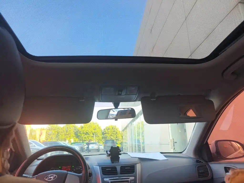 Hyundai Reina 2017 2016 1.4L Automatic GLX Leading