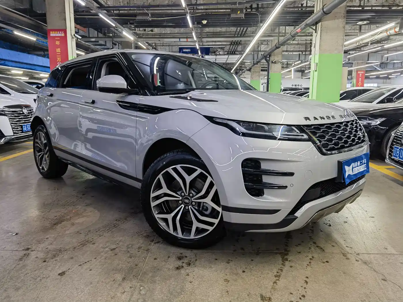 Land Rover Range Rover Evoque 2022 Range Rover Evoque L 249PS R-Dynamic Luxury Edition фото 3