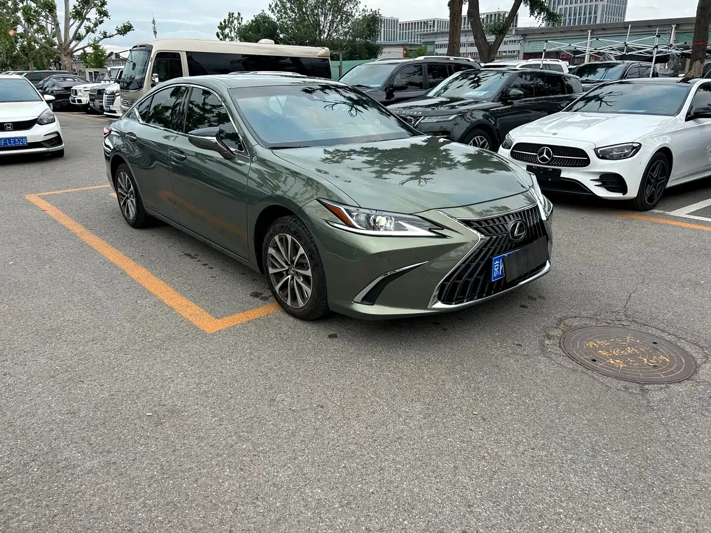 Lexus ES 2023 200 Luxury Edition фото 3