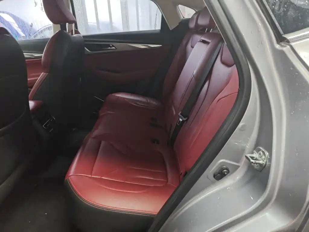 Photo 17 - Changan CS85
