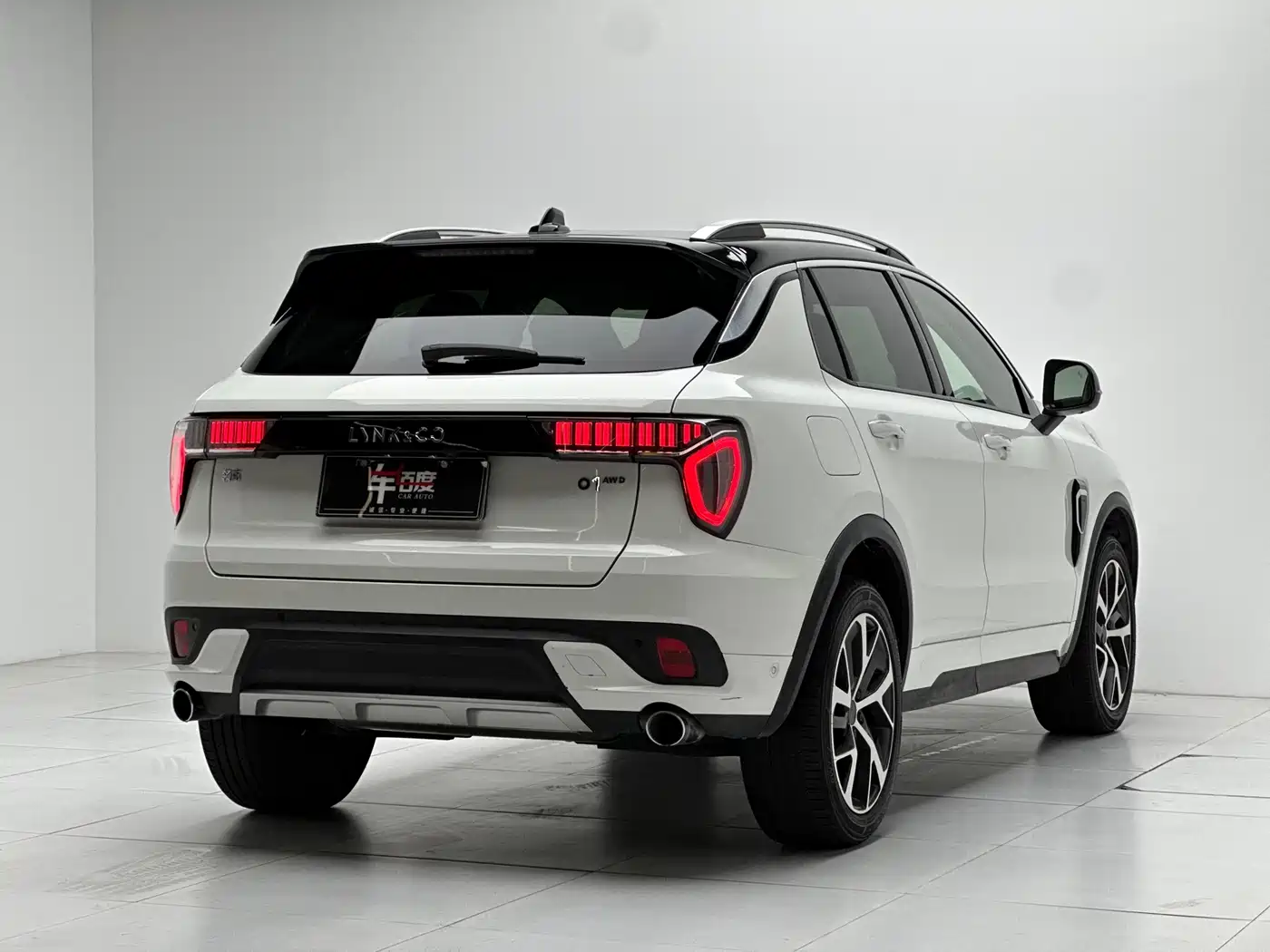 Lynk & Co 01 2017 2.0T AWD Pro фото 4