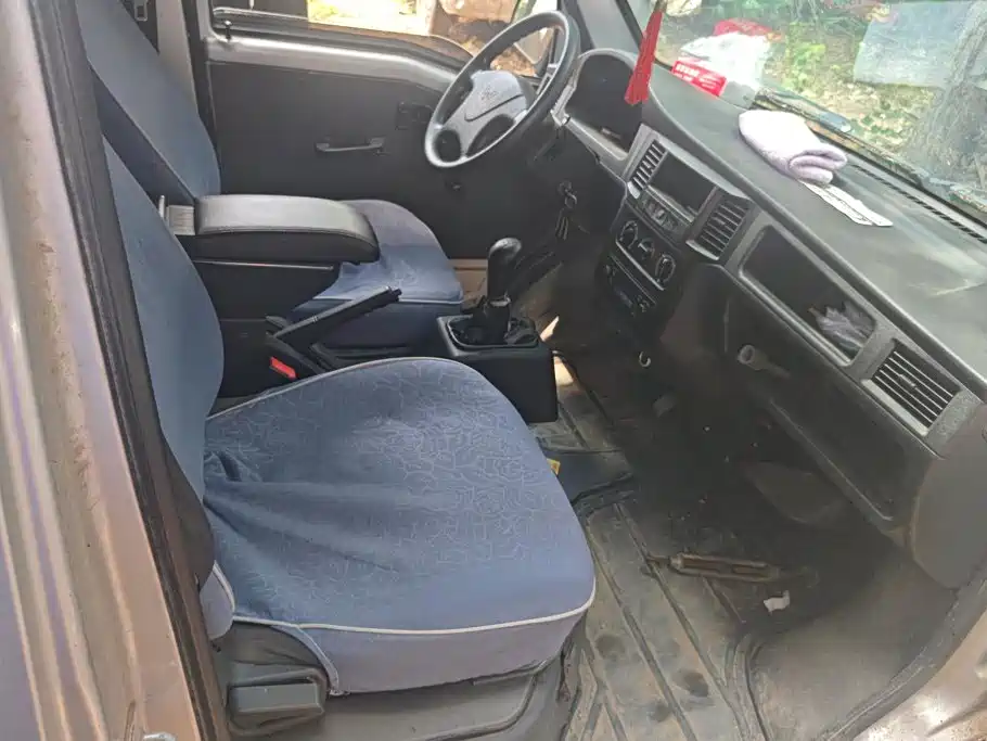Wuling Motors Wuling Zhiguang 2017 2015 1.2L Standard LSI